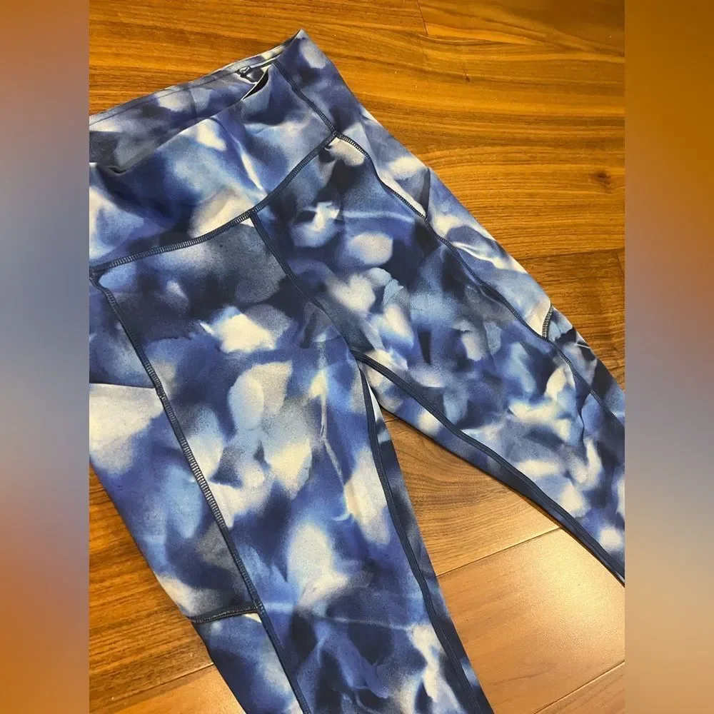 Lululemon blue tie dyed leggings size 6